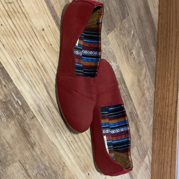 Gently worn, Minnetonka. Deep red - Picture 5 of 7